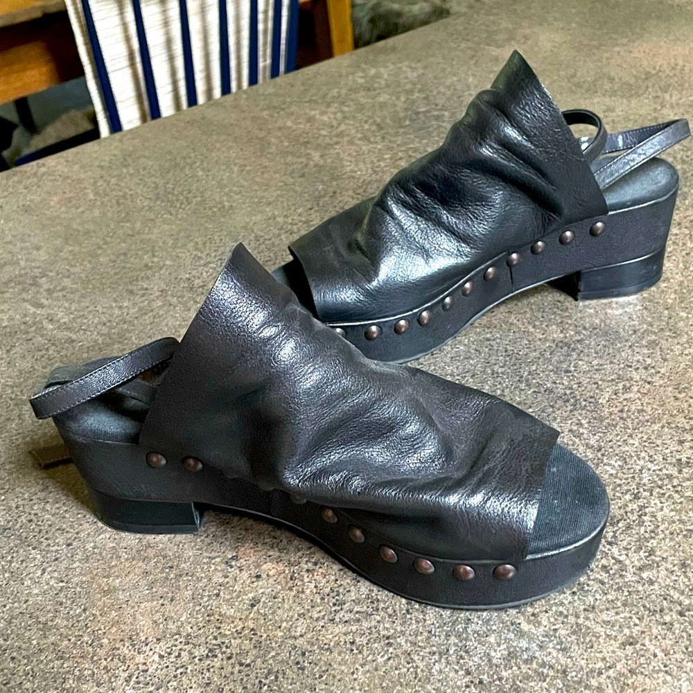 Edgy Italian black leather, open-toe and strappy clogs with side studs. Size  38